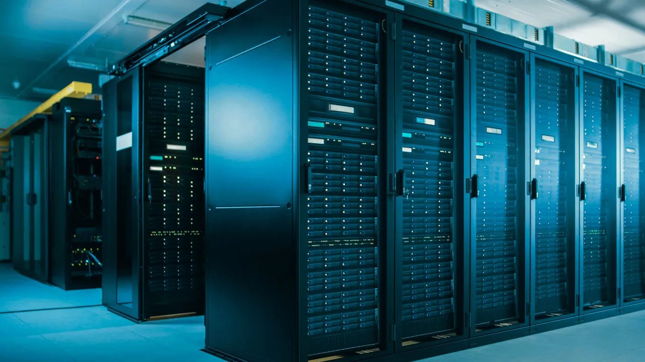 Baies informatiques dans une salle serveurs